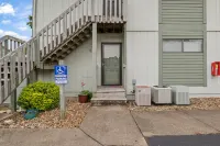 Lakeside Pool and Stunning Views - Serene Waterfront Retreat