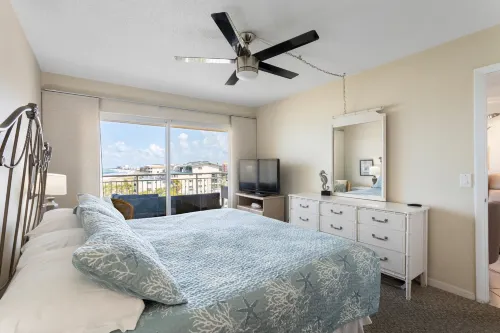 Gulfview Balcony and Spacious Living Area - Stunning Beach Haven