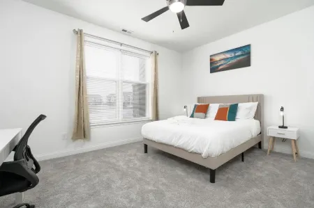 Spacious Retreat with Private Patio and Fast Wifi - Serene Sanctuary