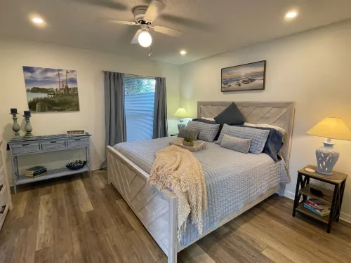 Charming Villa with Screened Lanai and Golf Cart - Cozy Oasis Retreat