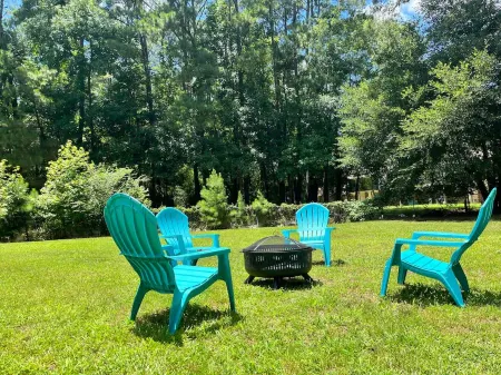 Pooler Charm: Cozy Retreat Minutes from Savannah