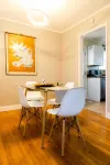Close to Melton Lake and Vibrant Dining Options - Charming Haven Hotels in Oak Ridge