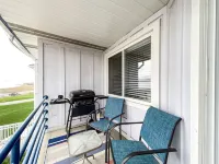 Inn Building Condo #203- Remolded with Lake View! Hotels in Saint Charles