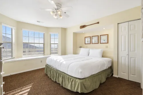 Charming Lakefront Access and Mini Golf - Delightful Ozark Getaway Hotels in Pine B Township