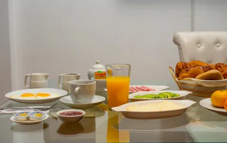 Hotel & Apartments Rhouse Cusco Отели рядом с достопримечательностью «Двенадцатиугольный камень»