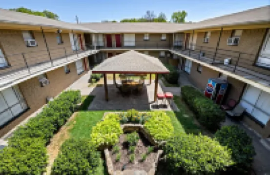 Centrally Located for a Unique Experience - Stylish Retreat