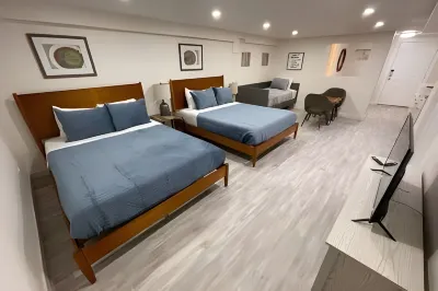 Large Deck and Multiple Living Spaces - Gorgeous Spacious Haven Hotels near Des Moines Creek Trail