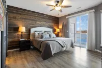Panoramic Lake Views and Community Pools - Stunning Retreat Hotels in Osage Beach
