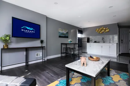 Stunning Modern Retreat - Kitchen, Wifi, Amenities