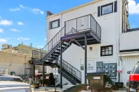 Chic Retreat - Big Apple Vibe, Parking, Dining, Shopping Hotels in Lake Geneva