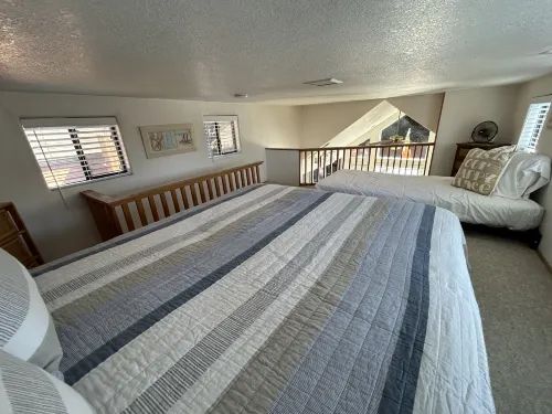 Oceanview Cabin 18 with Private Jacuzzi Hotels in Smith River