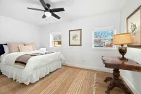 Spacious Living and Three Patios Near University - Charming Getaway Hotels in Fayetteville