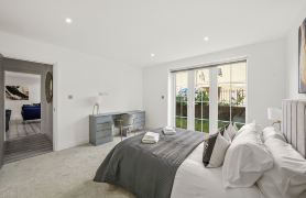 Luxurious 1 Bed Apartment - Free Wifi and Parking