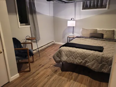 Cozy Basement Apartment (With Private Entrance)