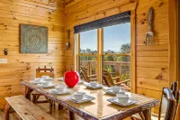 Hot Tub, Theater, Fire Pit and Pool Table - Gorgeous Mountain Retreat Hotels in Sevier County