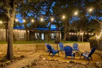 Expansive Views and Outdoor Oasis - Stunning Lakefront Haven