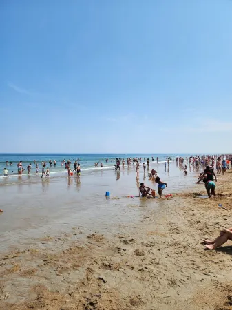 Clean-Cozy-Comfy. Steps to the Ocean in Salisbury Beach! Отели рядом с достопримечательностью «Pines Camping Area»