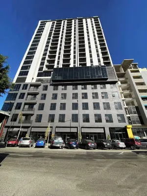 Downtown ดีไซน์เนอร์ อพาร์ทเม้นท์ โดย ULIV โรงแรมใน