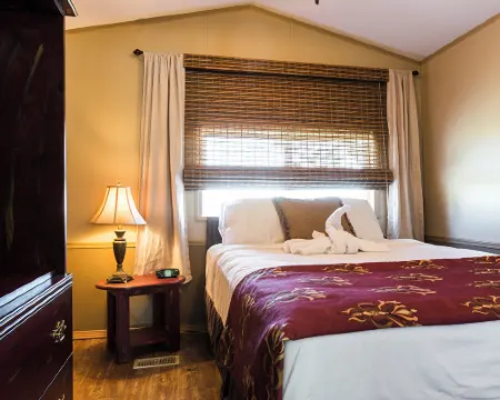 Red Shoes RV Park and Chalets Hotels in Kinder