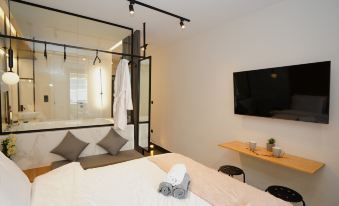 Luxury Suites with Jacuzzi by Sea&TheCity