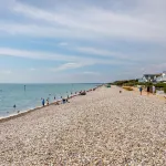 Sunny Seafront Chalet - Sleeps 6 - Beach