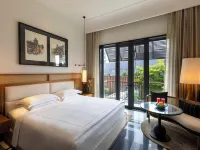 Taj Taal Kutir Hotels near Millenium Park