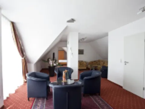 โรงแรมอัม เบราเนิน เฮิร์ช โรงแรมในเซลเลอ