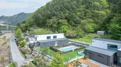 Gapyeong Dangdangi Pet Poolvilla Blue Hotels near Yongchu Valley