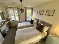 White Hart Hotels near Bentley