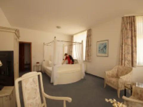 ホテル フュルステネック ベルンブルクのホテル