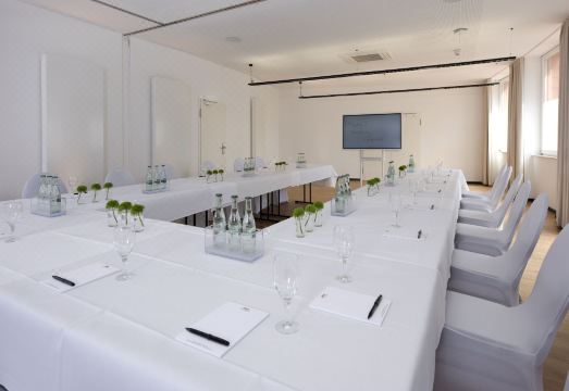 1. 슐로스베르크 호..