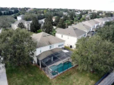 ذيس أمايزينج 6 بد روم بروبرتي ويذ آه ليك فيو فنادق في 