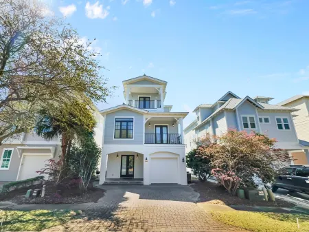 Pompano Palace - 4 Br Home by RedAwning Отели в г. Inlet Beach