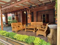 3 BR Java House Near Prambanan Temple - Griya Mandara Homestay Hôtels à : Prambanan