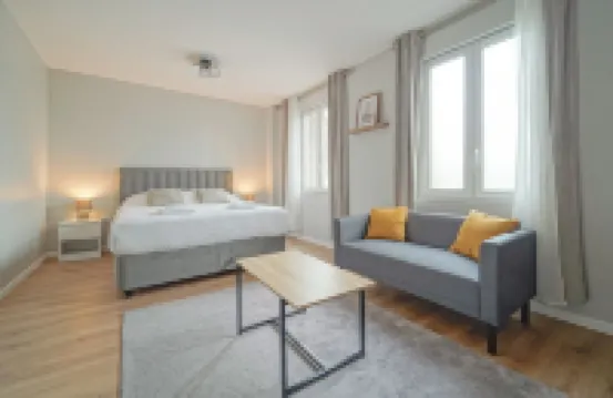 Trianon Saint Ouen Hotels near Alstom ITC