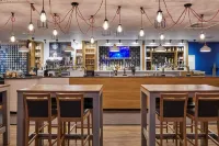 Holiday Inn LEEDS - GARFORTH by IHG - bar