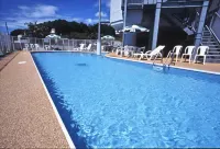 Katsuura Hilltop Hotel & Residence - Kolam Renang