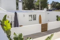 Sea’Ya Family Surf Houses Hotels in Azoia