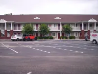 Affordable Suites Florence - parking