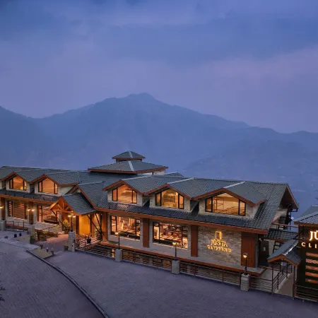 Justa Cliffend Resort & Spa, Mashobra