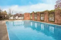 River House by AvantStay - Pools