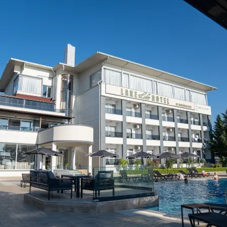 Lake LIFE Hotel