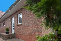 Ferienhaus Mien Huske Hotels near Campingplatz Eiland - Klaus Harms