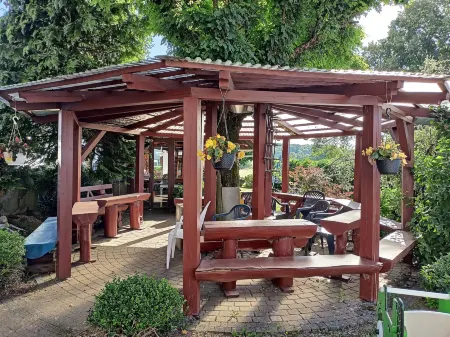 Pension Dreiländereck Отели в г. Остхайм-фор-дер-Рён