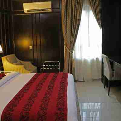 Best Western Plus by Bayse-Ltd Rooms