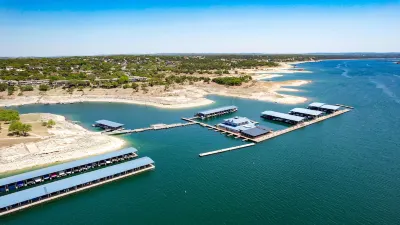 Upscale 5BR Home on Lake Travis with HotTub & Lake Views