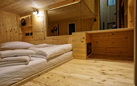 Ljubljana Capsule Hostel Отели рядом с достопримечательностью «Gozd strahov Sračje doline»