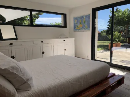 Chambres D’hôtes, Gîte, Suite : “Au Hangar ” Отели в г. Давезьё