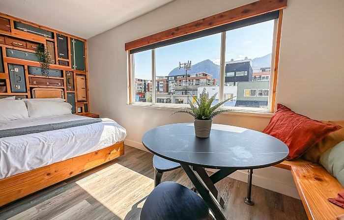 Crash Hotel Squamish