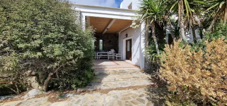 Divers House Отели рядом с достопримечательностью «Super Paradise Beach»